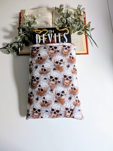Skull book sleeve - skull,