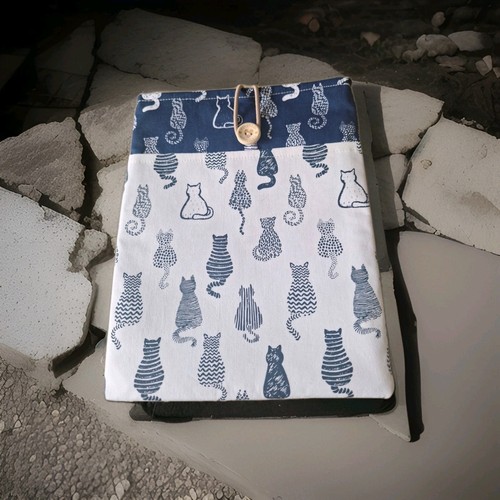 Book tablet sleeve button - book/tablet,